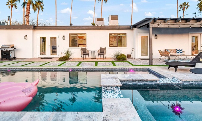 South Scottsdale Maison | Palm Oasis by LuxeKey- New Pool & Spa in Scottsdale with Camelback Mountain View