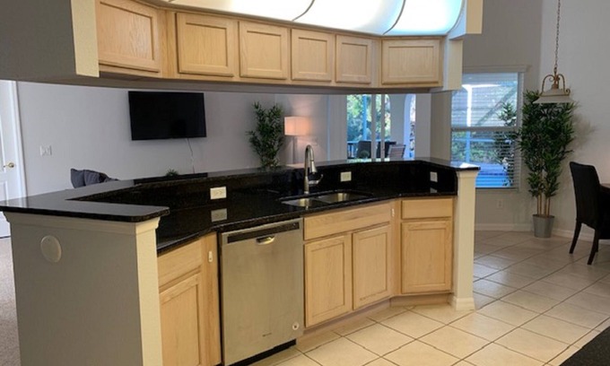 Spring Hill Villa | Palm Villa - Une propriété de luxe de 3 chambres à proximité des terrains de golf et des plages.
