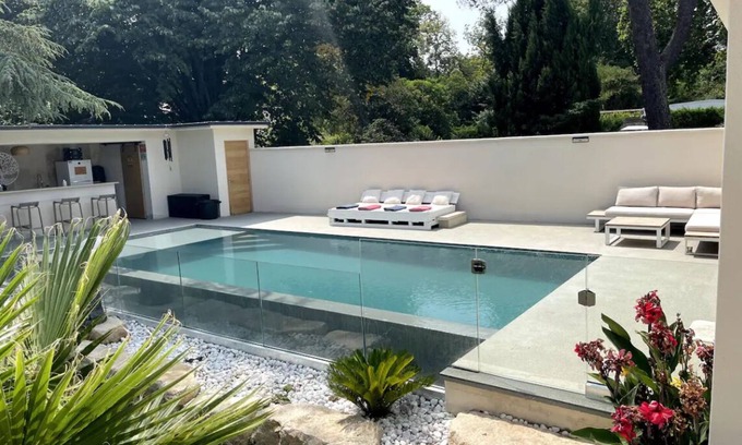 Bagnols-sur-Ceze Appartement | Palma + piscine + jacuzzi