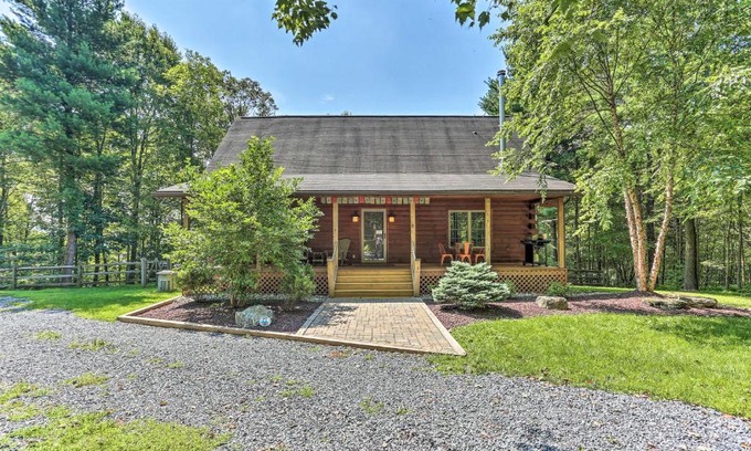 Kresgeville Maison | Palmerton Cabin with Game Room about 5 Mi to Blue Mtn