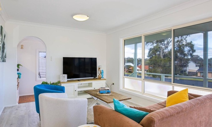 Culburra Beach Maison | Palms - Pet Friendly - 2 Mins to Beach