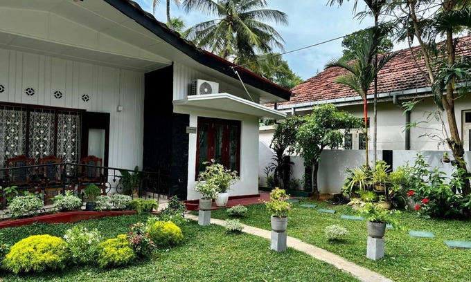 Kochchikade Appartement | Palmwood Cottages Double Bed Room with Kitchen