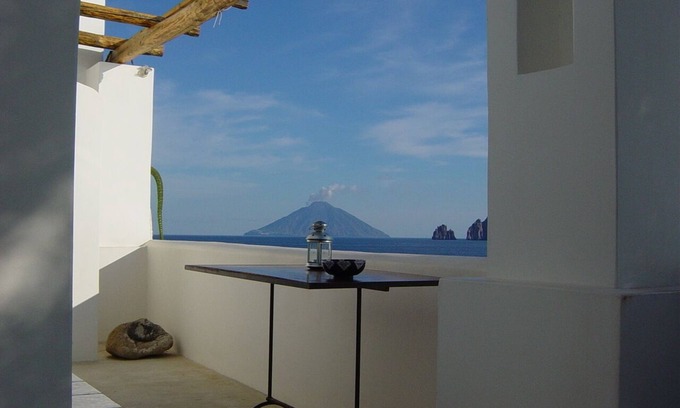 Panarea Maison | PANAREA - ISOLE EOLIE -SICILE - UNE CHARMANTE PETITE MAISON DONNANT SUR LA MER