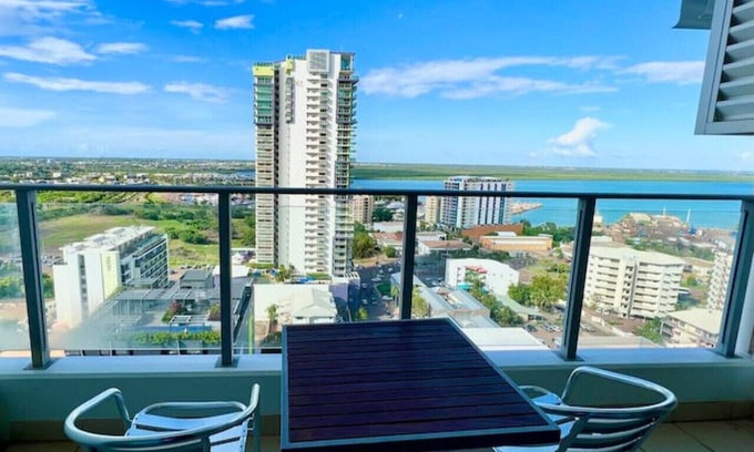 Darwin City Centre Appartement | Pandanas Apt 8 (18th fl, Sunrise & Harbour Views)