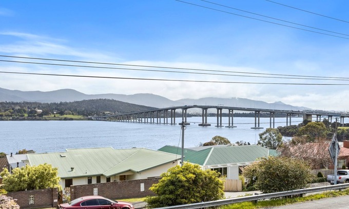 Rosny Maison | Panorama Bridge Views