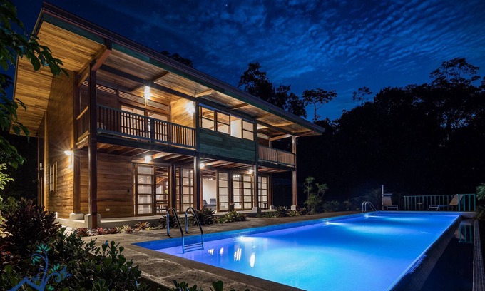 Punta Uva Chalet De Ski | Panorama Verde Poolside Jungle Oasis