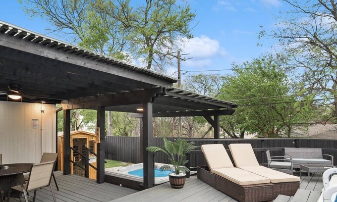 White Rock Hills Maison | Panoramic 4BR/3B Home with Pool, Grill, Sauna & Game Room