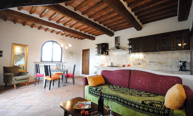 Radicondoli Appartement | Panoramic apartment with terrace, pool and garden, just 5 km from the old town.