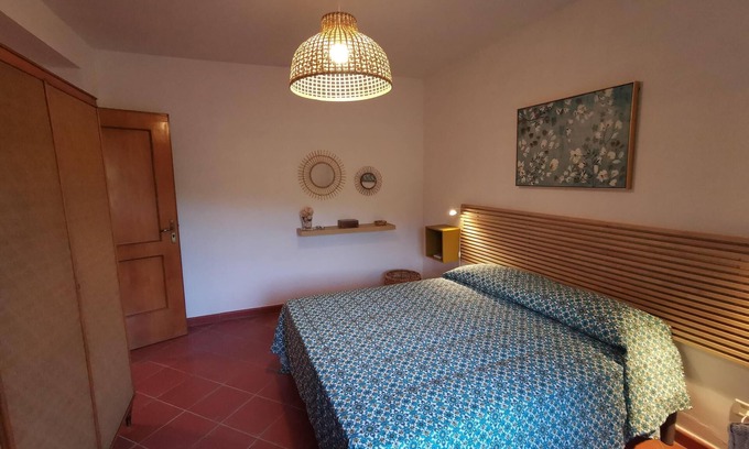 Perdifumo Appartement | Appartement Panoramique pour 8 avec Jardin et Patio, Vue Mer