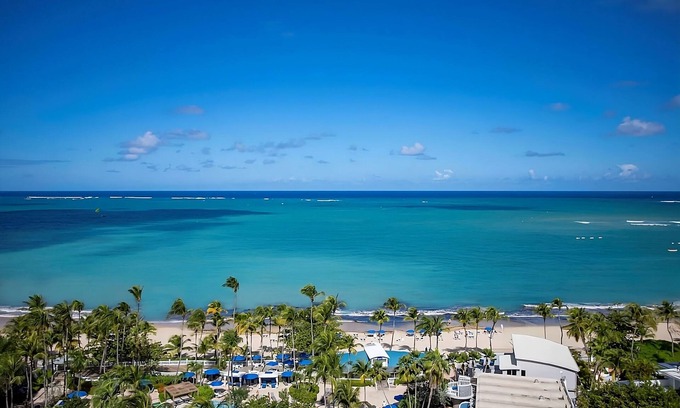 Isla Verde Hôtel | Panoramic Beach Resort in Isla Verde | 4 Suite w/ Living Space & Balcony