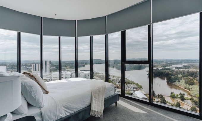 Belconnen Appartement | Panoramic Lake View 2-Bed with Pool, Gym and BBQ