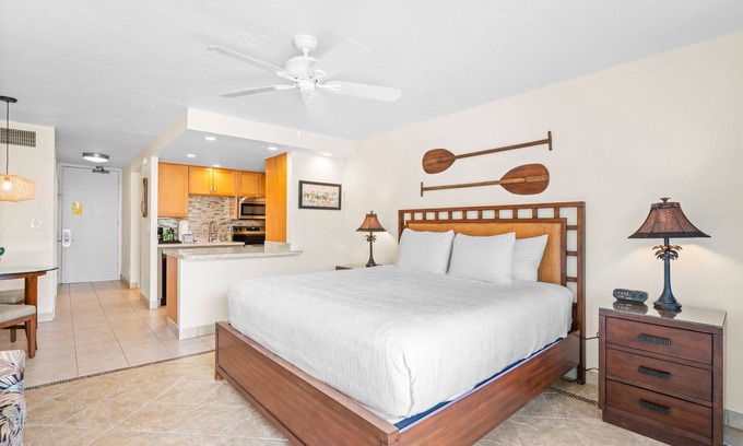 Historic Lahaina Front Street Appartement | Panoramic Mauka Views at Stylish Lahaina Shores 520