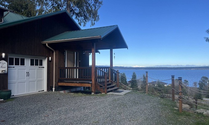 Regional District of Nanaimo Chalet De Ski | Panoramic Ocean View Escape