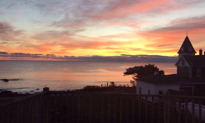 Ogunquit - Wells Copropriété | NOUVEAU! Condos océan rempli de soleil avec des vues panoramiques et des bruits de surf écrasant
