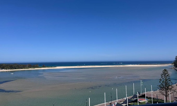 The Entrance Appartement | Panoramic oceanview room at the Oaks waterfront resort