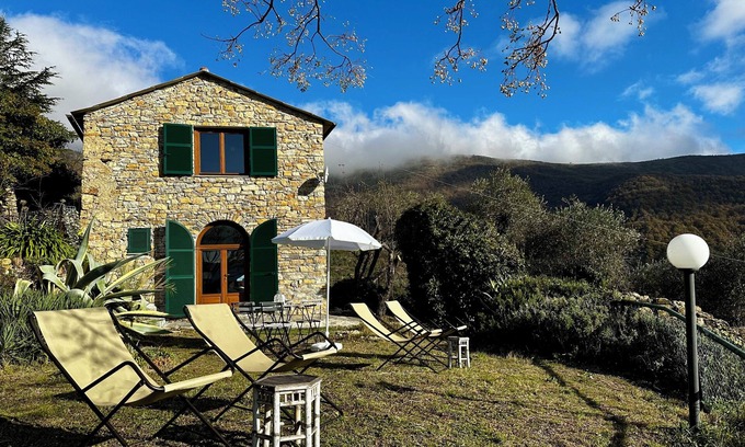 Gazzelli Maison | Panoramic Rural House With Garden