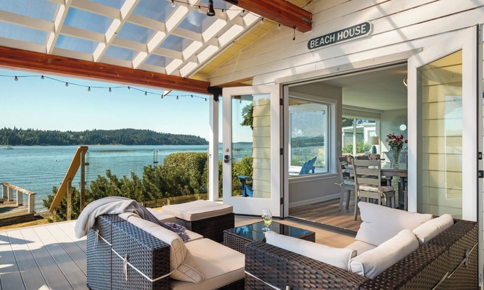Retsil Maison | Panoramic Sea & Mt. View Retreat in Port Orchard