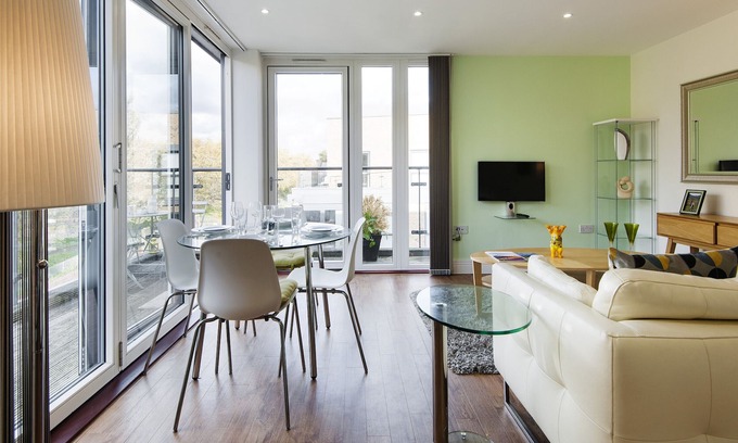 Bow West Appartement | Panoramic Victoria Park Home close to Stratford by UnderTheDoormat