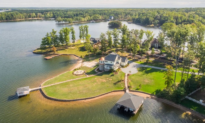 Bumpass Maison | Location de luxe au bord de l'eau - 5 Bdrm 7 Ba, coucher de soleil, terrain de volley, plage