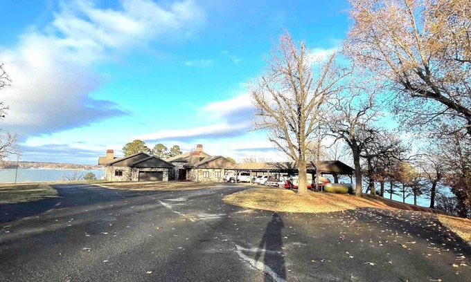 Dennis Maison | PANORAMIC WATERFRONT THE LODGE AT STONY POINT VACATION GETAWAY & WEDDINGS