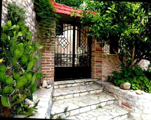 Lepreo Maison | Panorea's Stone House