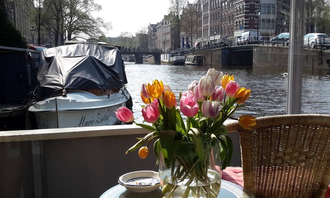 Grachtengordel-West Location De Bateaux | Pantheos Houseboat à Prinsengracht avec une vue sur le Westerkerk le Landmark.