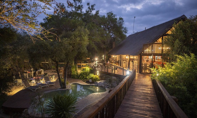 Thorny Bush Game Reserve Cabine | Panzi Lodge