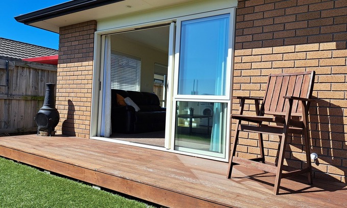 Papamoa Beach Appartement | Papamoa Beach Warm Modern & Secure Local Apartment