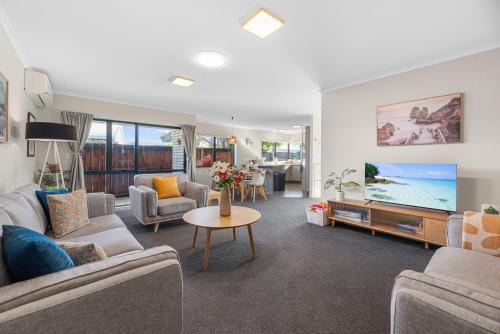 Papamoa Beach Maison | Papamoa Waves - Seaside Getaway
