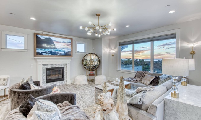 Grover Beach Maison | Papillon House a luxury escape with sunset ocean- 2 Master En-suites