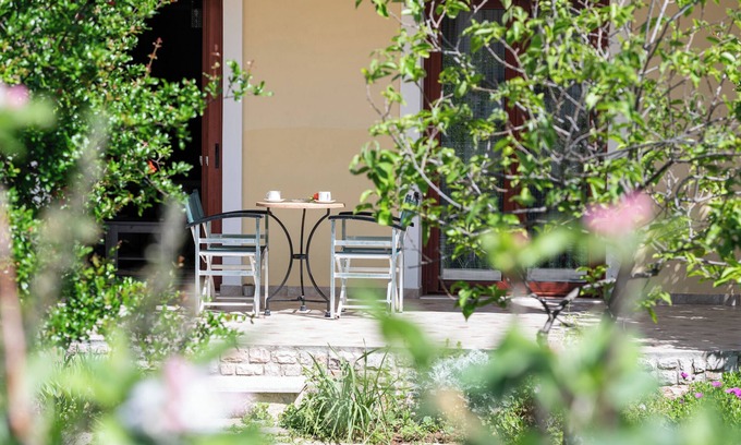 Nafplion City Centre Appartement | Maison familiale avec vue sur le jardin ensoleillé