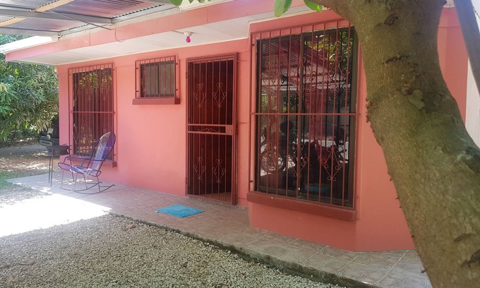 Paquera Maison | Paquera, maison complète 3 chambres avec air conditionné, internet wifi, piscine, parking
