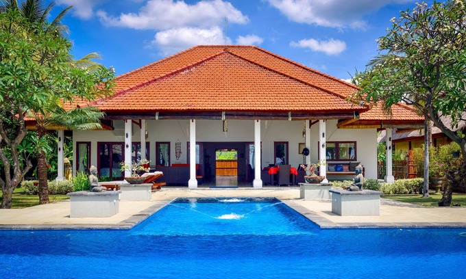Banjartegehe Villa | Paradis à la mer, petit déjeuner gratuit, canoës, vélos!