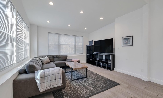 Long Beach Maison | Paradise Cove