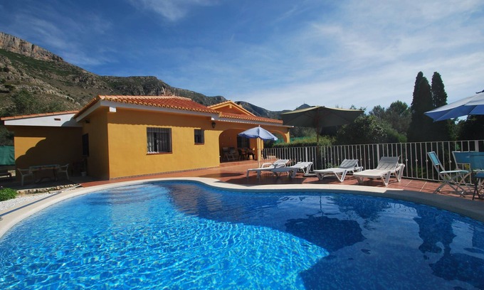 Barig Villa | Finca dans un endroit isolé, vue sur la montagne, piscine privée, air conditionn