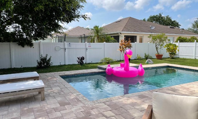 Trailer Estates Maison | Paradise Heated Pool Home Near IMG and Siesta Key Beach