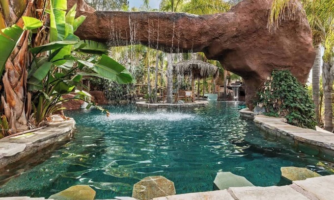 Mount Helix Maison | Paradise Lagoon Resort Style Pool Getaway
