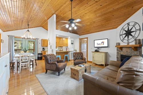 Reeds Spring Cabine | Paradise Lodge Home