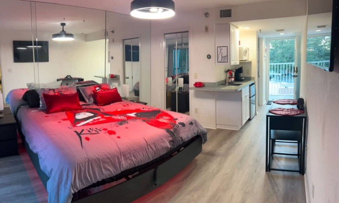 Paradise Lakes Appartement | Paradise Lust Condo at Paradise Lakes Nudist Resort