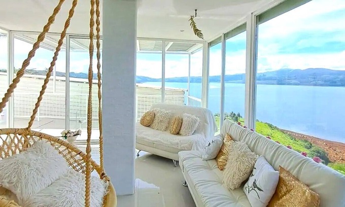 Tronadora Appartement | Paradise of Soul Lake Front 1-Bed Villa with Whirlpool