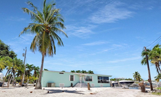 Cross Key Waterways Maison | Paradise on main canal with spectacular sunset