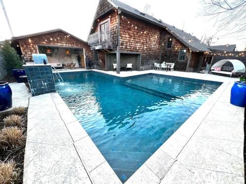Central Oklahoma City Maison | Paradise on Penn with Pool & Hot Tub Near Downtown
