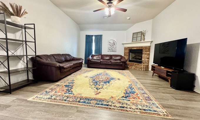 Oklahoma City Maison | Clean, Cozy 2 BR 2 Bath Home - Conveniently Located and Perfect for Your Stay