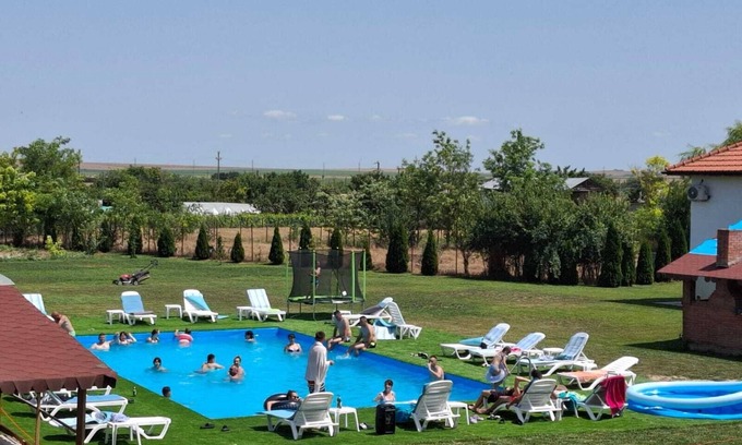 Murighiol Station Balnéaire | Paradiso, 20 rooms, max 51 persons, swimming pool, in the heart of Danube Delta