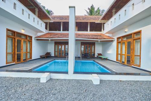 Muttom Cabine | Paraikal Beach Resort