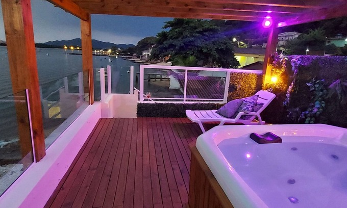 Ribeirao da Ilha Maison | Paraiso Ribeirão da Ilha Legitimo pé na Areia