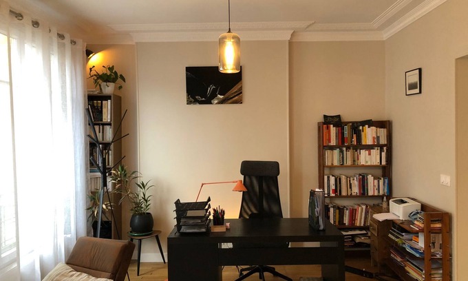 Villejuif Appartement | Paris Retreat, Work, Dream, Repeat!