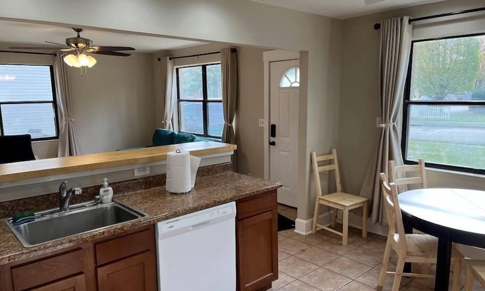 Loveland Maison | Park Ave 3 Bedroom House walk to Bike Trail