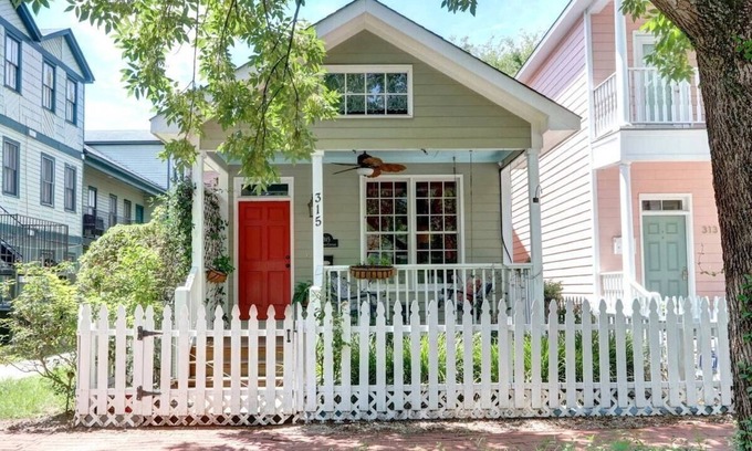Historic Downtown Savannah Maison | Park Avenue Garden Cottage - 2 pâtés de maisons de Forsyth