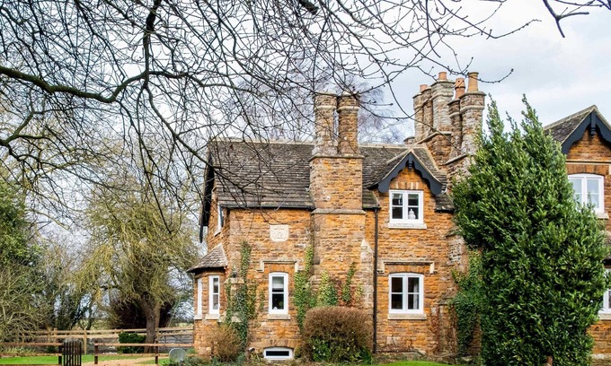 Glaston Maison | Park Cottage Summary: